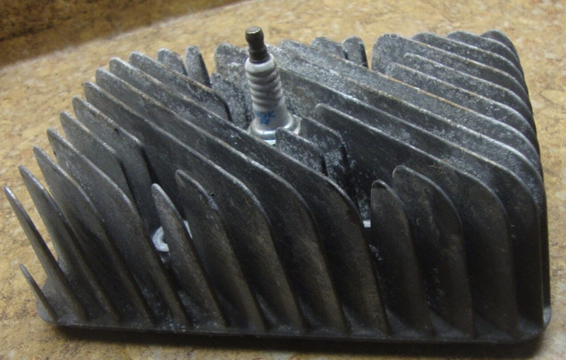 05 SKI-D00 Expedition GSX 550F Snowmobile Bombardier Engine Cylinder Head Motor