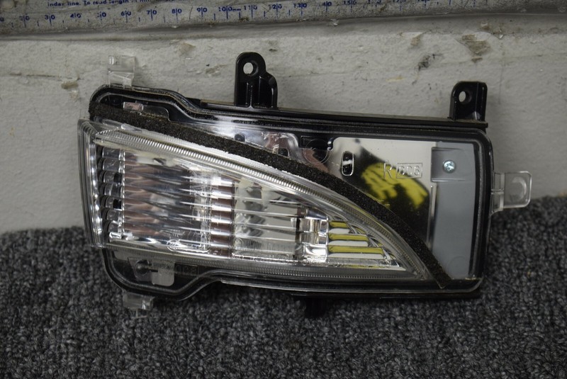 NISSAN SIGNAL LAMP RIGHT SIDE FACTORY OEM