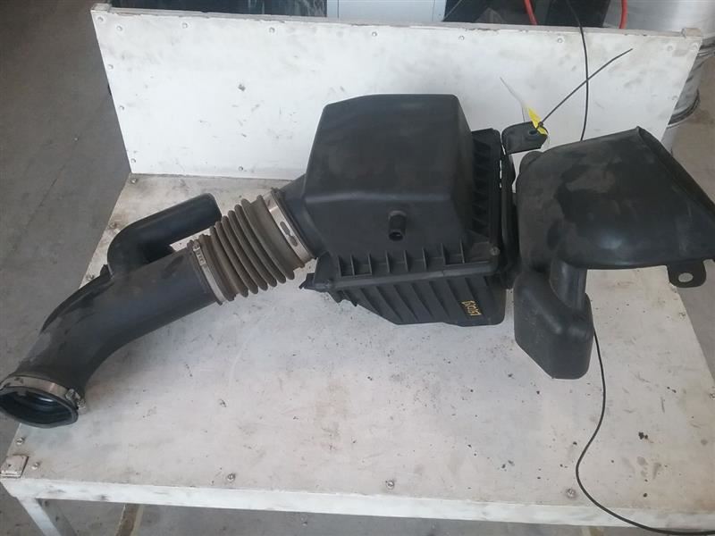 2011-2014 Chrysler 200 Air Cleaner Intake Box Assembly 3.6L OEM