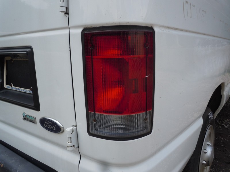 2005-2014 Ford E-150 Tail Light Lamp Passenger Right RH OEM W/O Cutaway