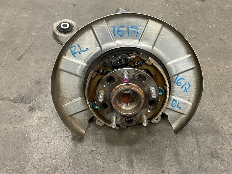 18 19 20 Genesis G80 Rear Left Driver Spindle Knuckle Wheel Hub RWD 1617 OEM