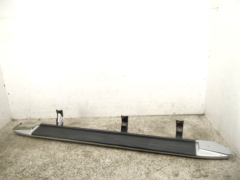 2004-2010 Infiniti QX56 Running Board Side Step Passenger Right OEM