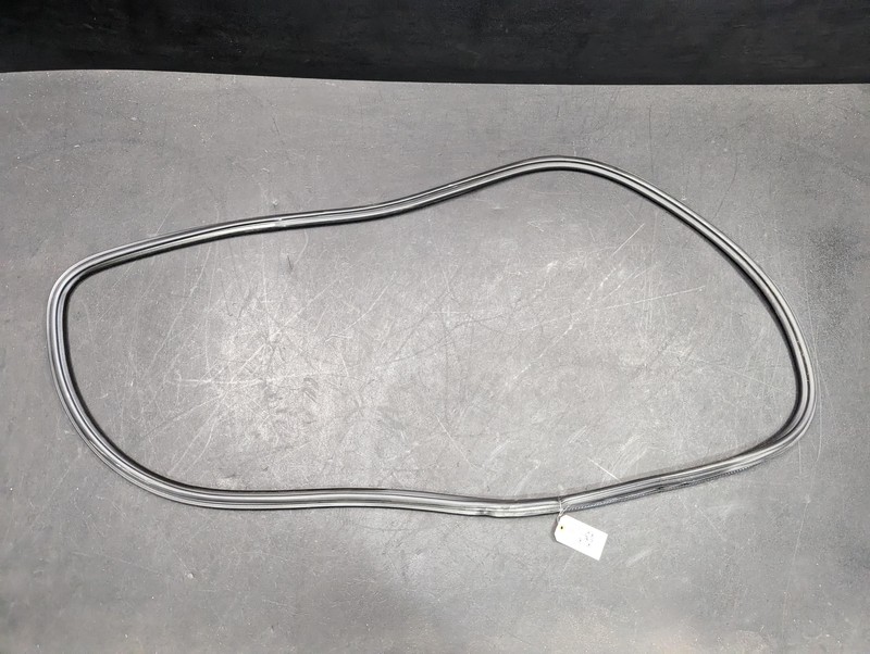 Front Left Door Body Weatherstrip 2018 Audi Q3 8U0831721A 2015 2016 2017