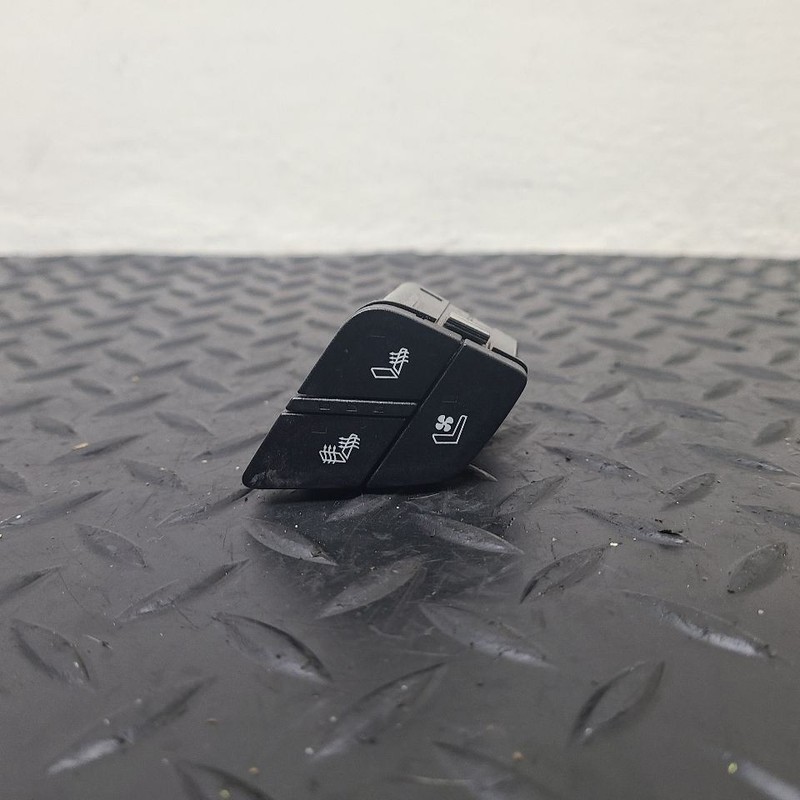 16-19 Chevrolet Silverado Right Passenger Seat Heat Cooling Switch OEM 84509791
