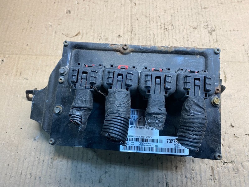 2010 Dodge Caravan Town & Country Engine Computer ECU OEM V2390 DG
