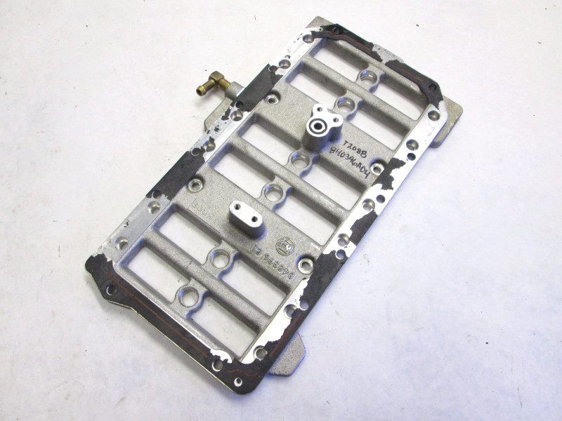840396A04 Mercury Mariner 200XS 2.5 DFI Outboard Reed Cage Adaptor Plate