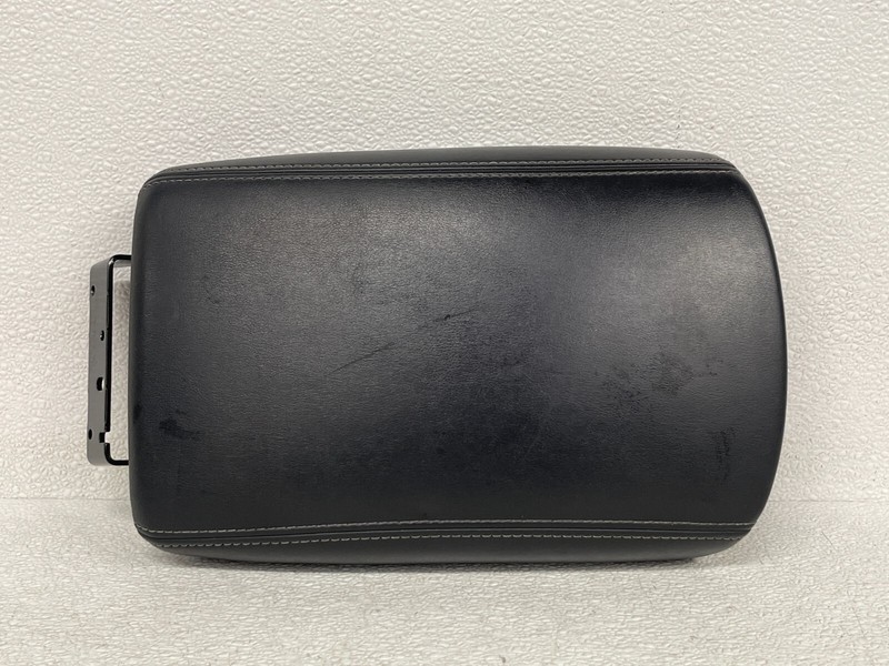⭐2017-2020 INFINITI Q60 FRONT CENTER CONSOLE ARMREST LID COVER BLACK OEM LOT2530