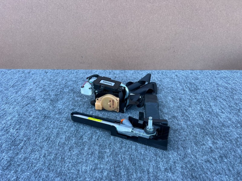 INFINITI Q50 18-24 OEM FRONT LEFT DRIVER SEAT BELT RETRACTOR ASSEMBLY (BLACK)