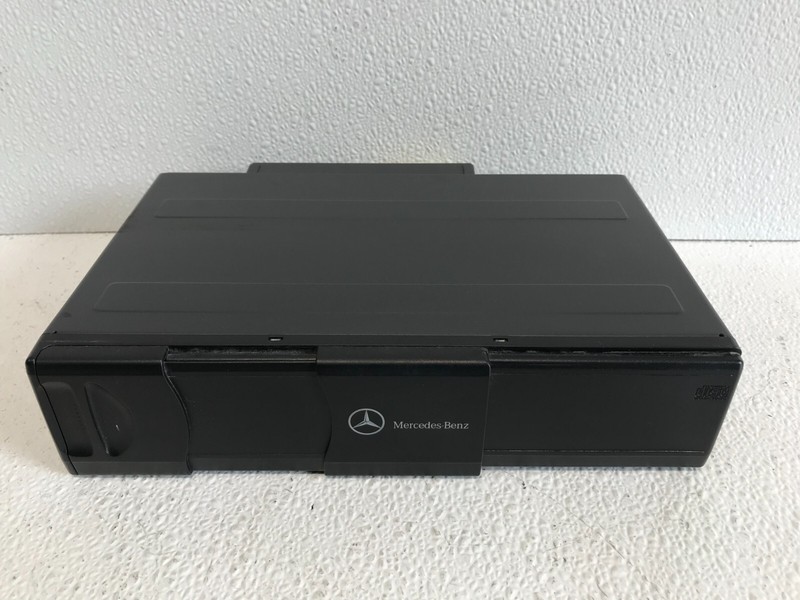 2004 Mercedes Benz CLK320 Audio Equipment 6 Disk CD Changer A2208274642