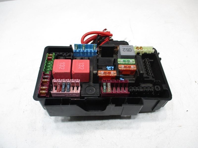 15-17 MERCEDES C-CLASS ENGINE FUSE BOX 44720