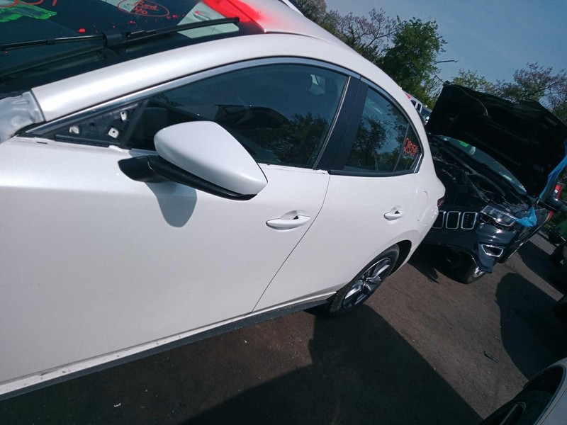 2022 MAZDA 3 Left Door Glass WHITE OEM 686318 67K Mileage Used