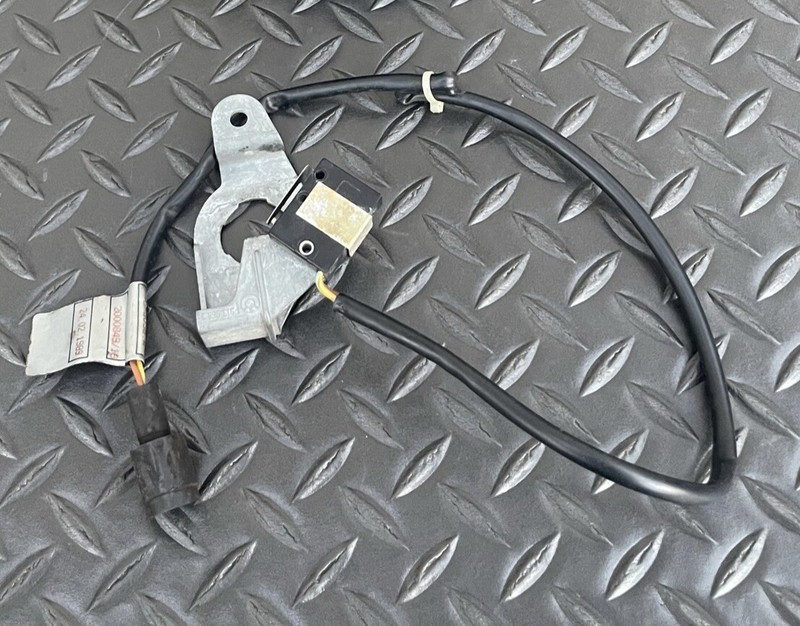 84-94 BMW E28 E30 M3 M5 Left or Right Door Central Lock Micro Switch Bracket OEM