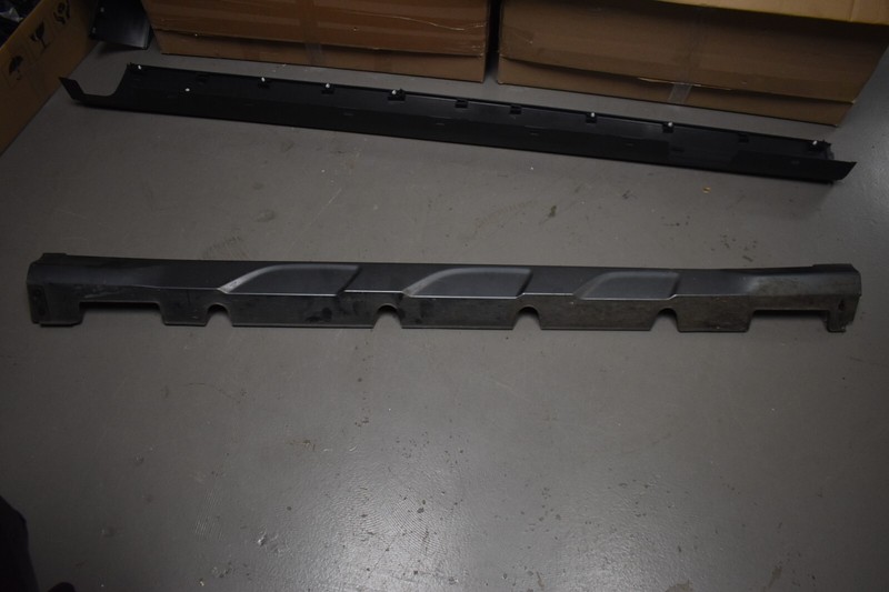 2018-2020 HYUNDAI KONA RIGHT SIDE ROCKER MOLDING FACTORY OEM