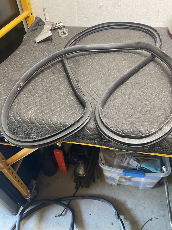 2019 KIA SORENTO L RIGHT FRONT DOOR SEAL OEM