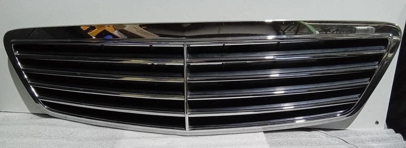 2000-2002 MERCEDES S430 58877 A Front Chrome Grille OEM 220-880-03-83-9040
