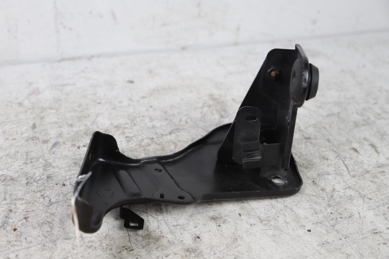 2014-2020 MASERATI GHIBLI RIGHT PASSENGER FRONT RADIATOR BRACKET OEM