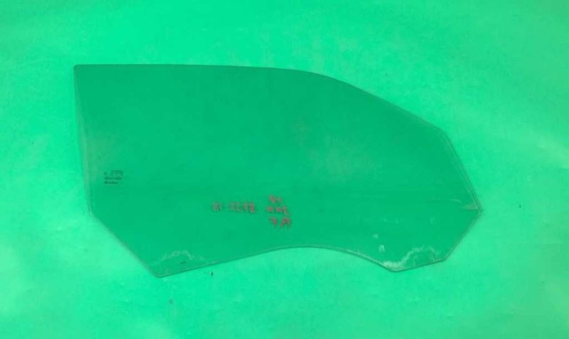 05 06 07 08 09 10 300 PASSENGER RIGHT FRONT WINDOW DOOR GLASS OEM 3722-18