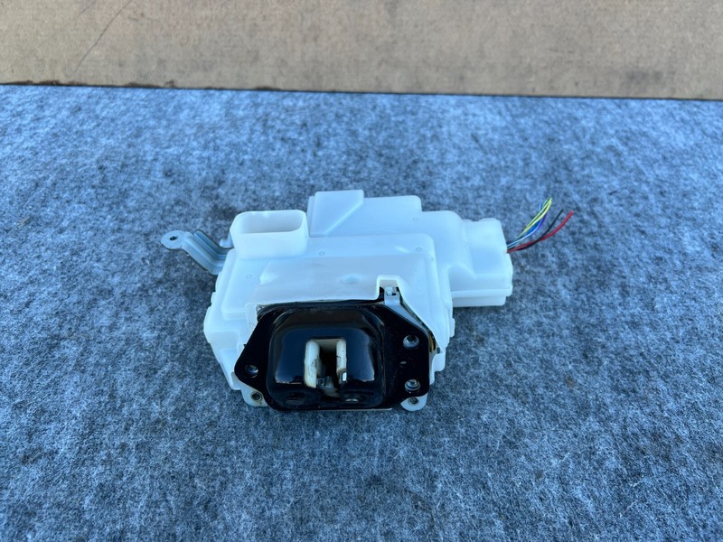 INFINITI QX56 QX80 11-17 OEM TRUNK LIFTGATE TAILGATE LATCH LOCK ACTUATOR MOTOR