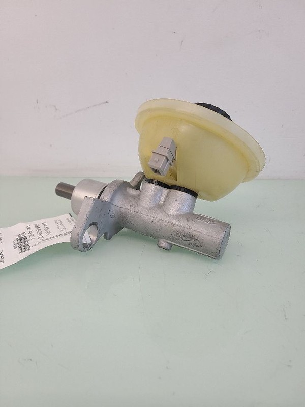 Brake Master Cylinder 996 Model Carrera RWD Fits 04-05 PORSCHE 911 583285