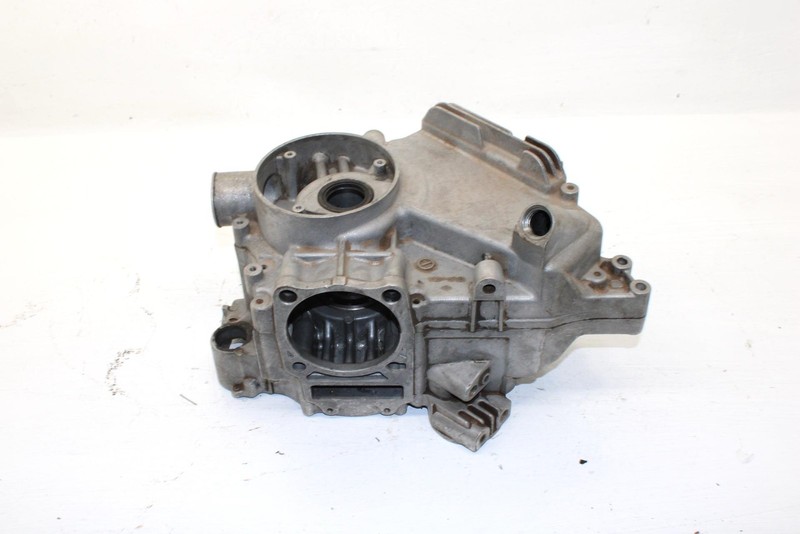 2002 Polaris Magnum 325 Oem Crankcase 3087124 AP185