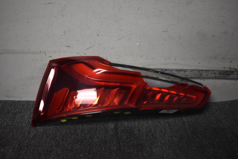 2018-2020 AUDI Q5 PREMIUM TAIL LIGHT RIGHT SIDE FACTORY OEM