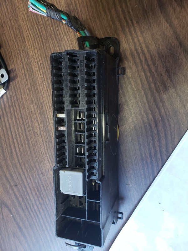 2017 2018 2019 FORD ESCAPE RIGHT REAR TRUNK FUSE JUNCTION BOX CV6T14K131 OEM