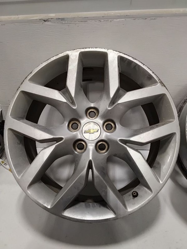 2014-2020 Chevy Impala Wheel Rim 19x8-1/2 Machined Face with Silver Pockets