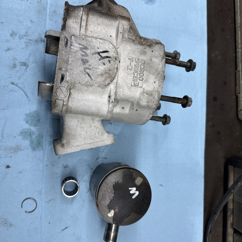 1999 Yamaha Moutain Max 600 Snowmobile Cylinder Jug Piston 10