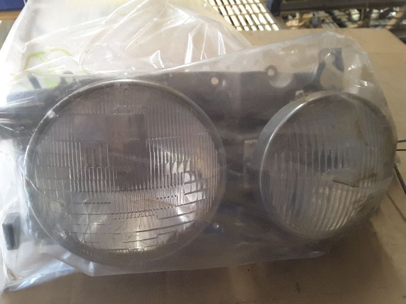 77 78 79 80 MERCEDES 240D L. HEADLIGHT 123 TYPE 63928