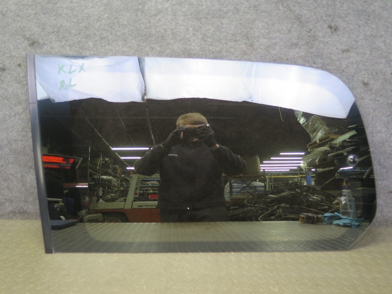 2001-2003 LEXUS UZJ100L LX470 REAR LEFT QUARTER GLASS WINDOW