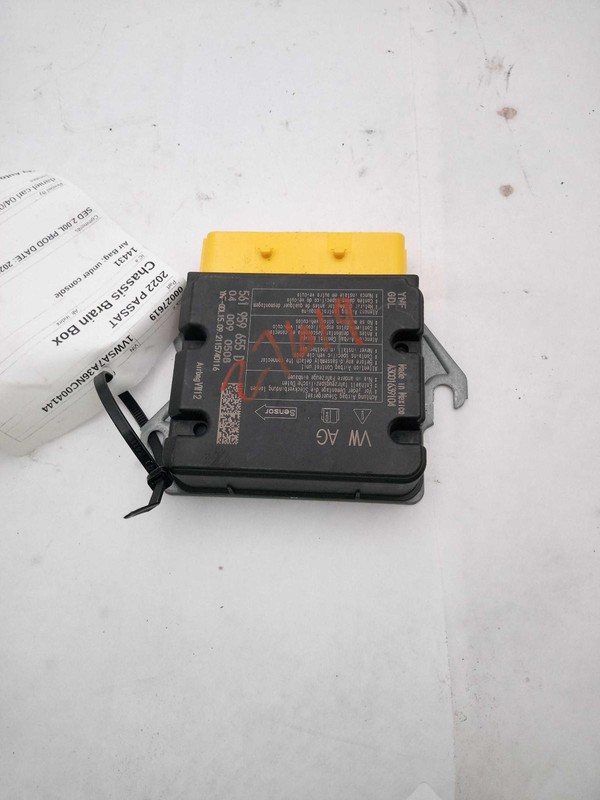 Used Air Bag Module fits: 2022 Volkswagen Passat Air Bag under center console Gr