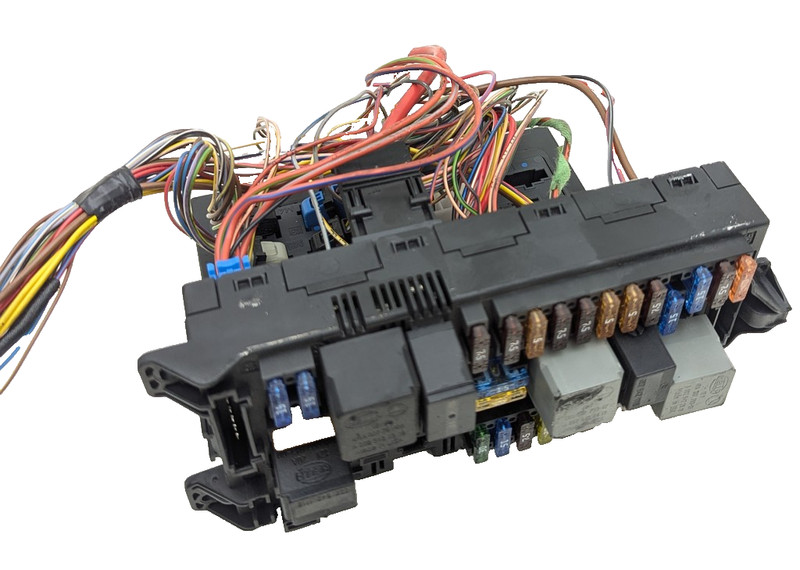 03-11 Mercedes W211 E350 Front SAM Module Relay Fuse Box OEM 2115457701