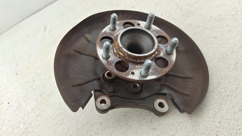 2020 - 2025 KIA SOUL FWD REAR LEFT DRIVER SIDE SPINDLE KNUCKLE HUB OEM