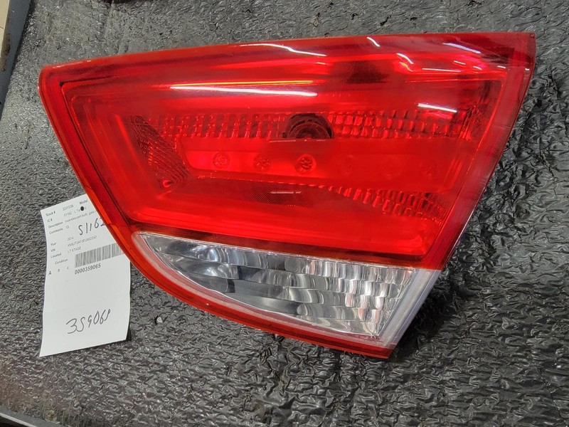 10-'15 TUCSON Right passenger inner Taillight incandescent OEM Grade A!