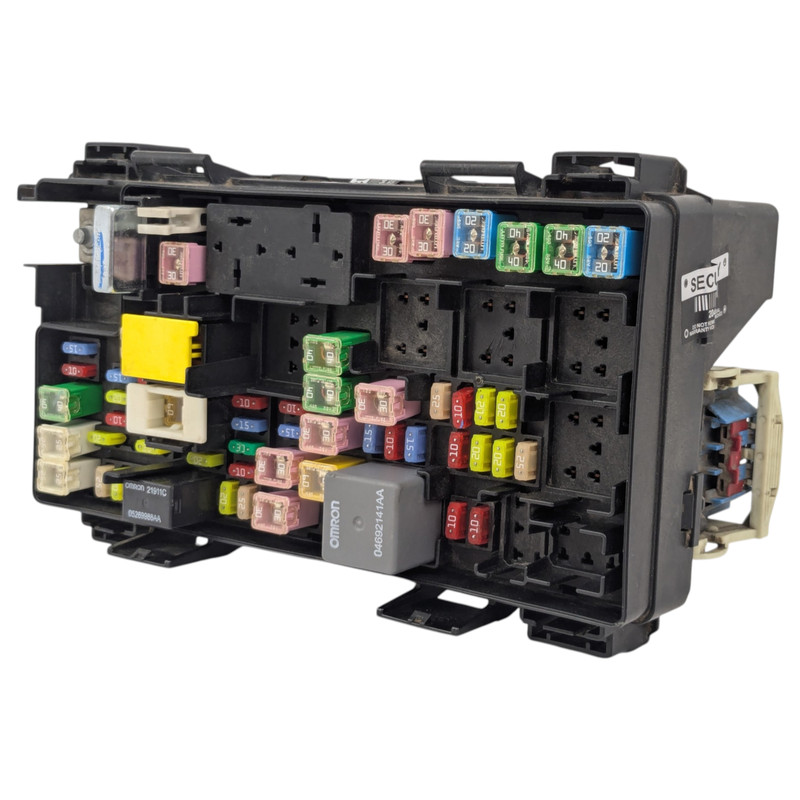 2009 09 Jeep Liberty Nitro TIPM Integrated Power Module Fuse Box 04692300AC OEM