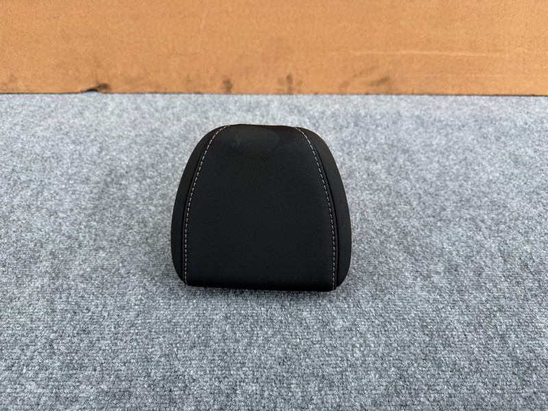 FORD BRONCO SPORT 2021-2025 OEM REAR SEAT CENTER HEADREST ASSEMBLY (BLACK)
