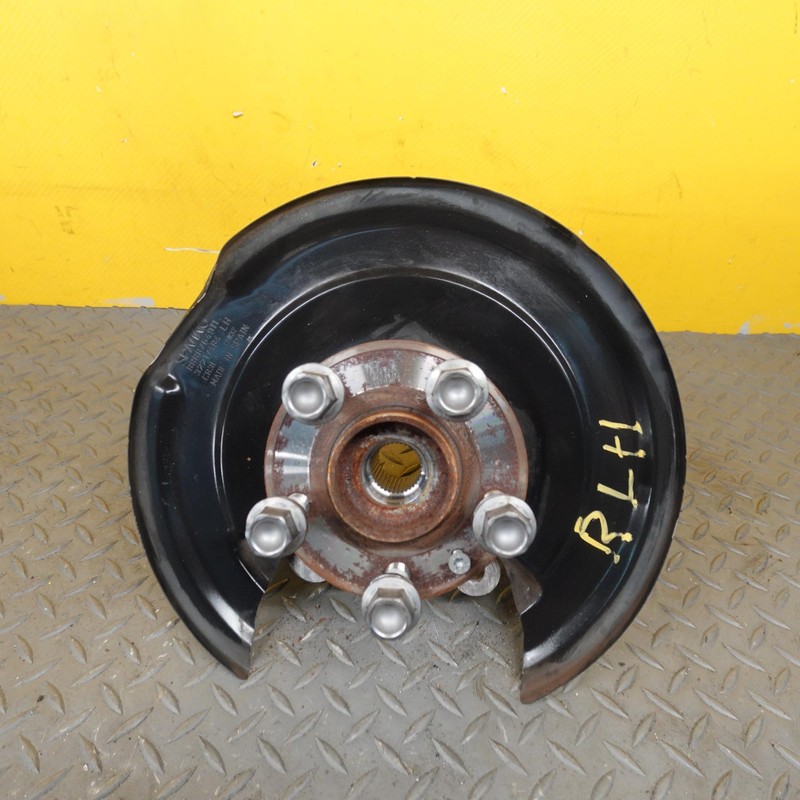 2019-2022 VOLVO XC40 REAR LEFT DRIVER SIDE SPINDLE KNUCKLE & HUB OEM 32246245