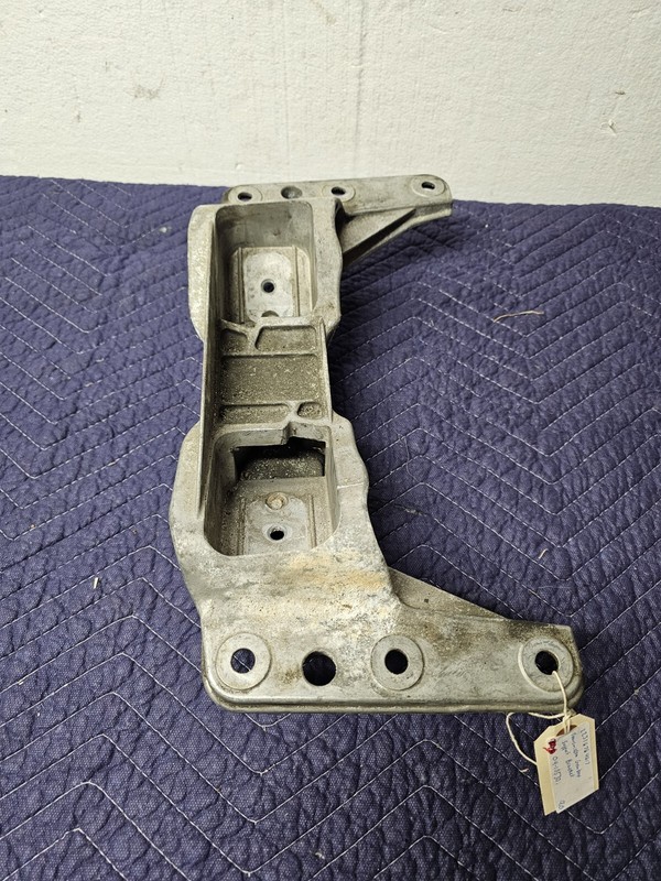 2008 BMW 535I E60 SEDAN 3.0L AUTO TRANSMISSION GEARBOX MOUNT SUPPORT BRACKET OEM