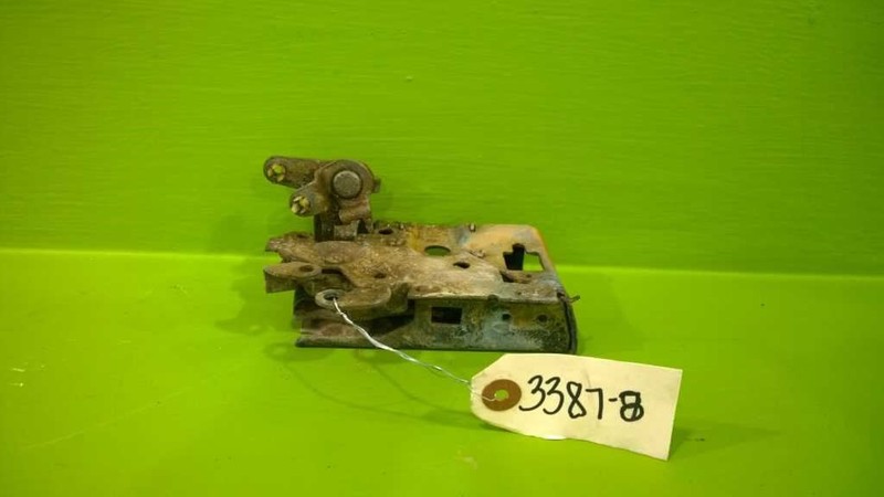 75 76 77 78 79 80 MONARCH GRANADA DRIVER LEFT REAR DOOR LOCK LATCH OEM 3387-8