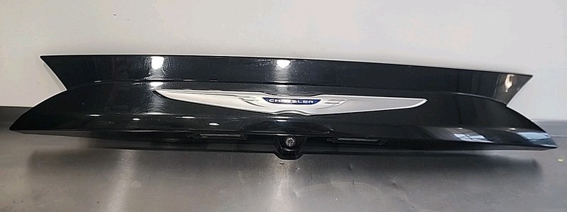 2017 - 2020 CHRYSLER PACIFICA REAR TAILGATE LIFTGATE MOLDING PANEL OEM Black