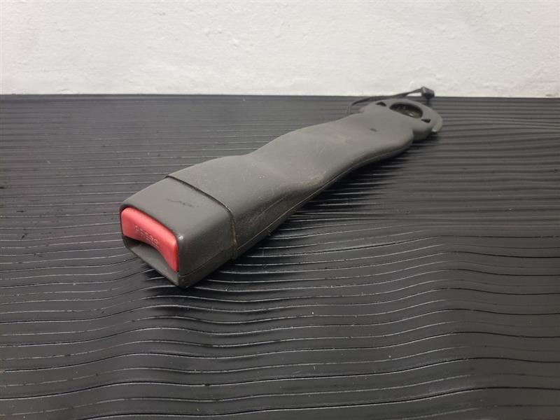 01-02 GMC Sierra Silverado Front Driver Seat Belt Buckle Black OEM 88940108