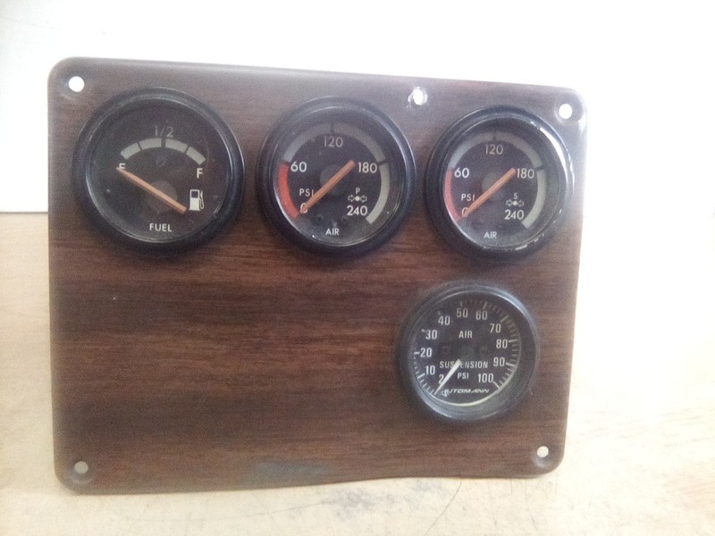 International 9200 Instrument Cluster 22-20932-004L "READ DESCRIPTION"