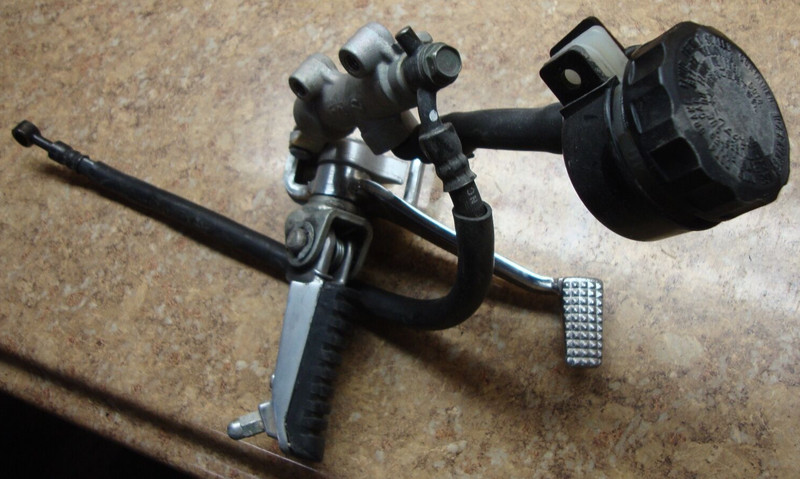 2005 Kawasaki ZR750K ZR750 ZR 750 K ZR7 Right Rear Brake Lever Peg Pedal Res H8