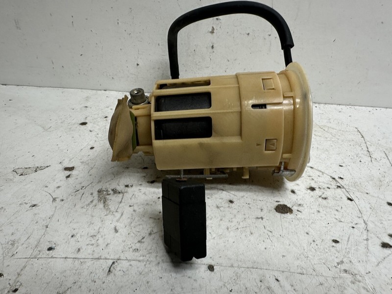 2000-2005 Toyota Echo Fuel Pump w Sending Unit & Bracket