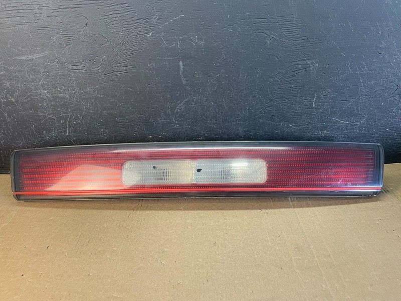 1993-97 Dodge Intrepid Trunk Center Taillight Clear Backup Light 4601557 AD0190