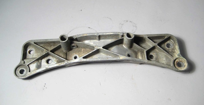 2000-2001 BMW E39 5-Series M52TU M54 Cross Member Mount for Auto Transmission