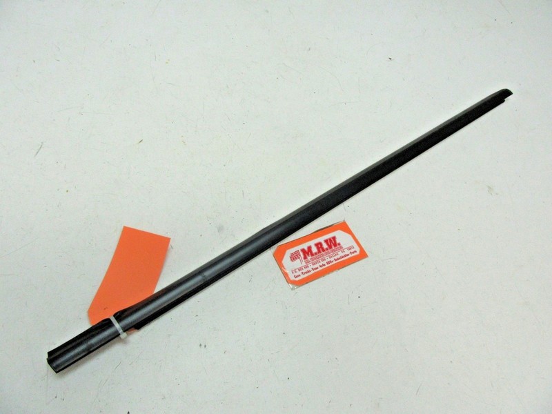 FOR RIGHT FRONT DOOR GLASS WINDOW BELT MOLDING RUBBER SEAL TOP OUTER R RH RF RIO