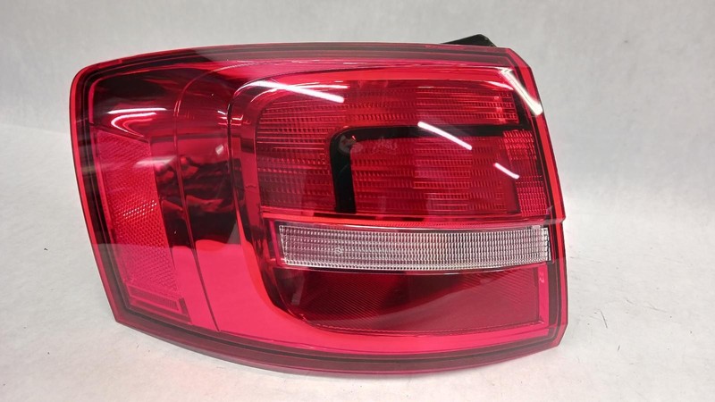 15-'16 VOLKSWAGEN JETTA Left driver Taillight incandescent OEM Grade A!