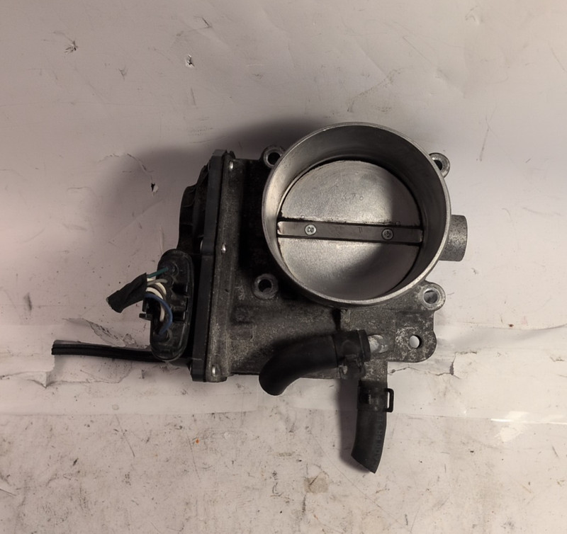 Kia 3.3L Throttle Body Assembly 2014 Sorento OEM 351003CAA0 OEM
