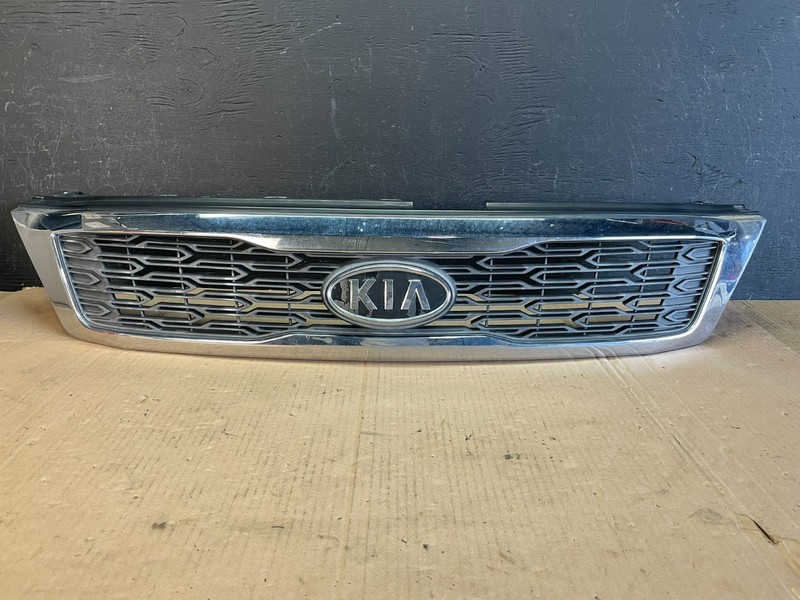 2011 to 2012 Kia Sedona Front Upper Grill Grille OEM AD8510 DG